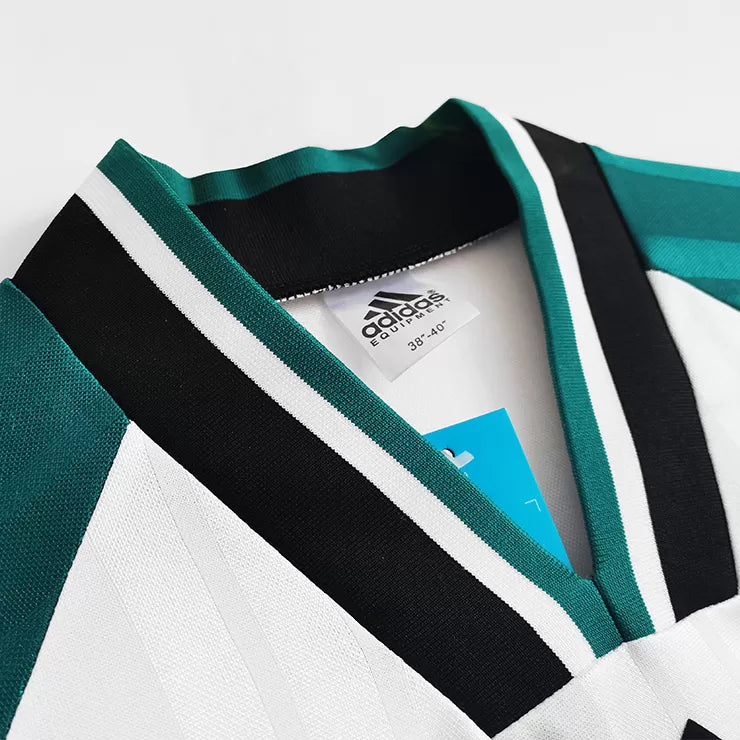 Liverpool Away 1993-95 Retro Jersey with Shorts Thumbnail 4